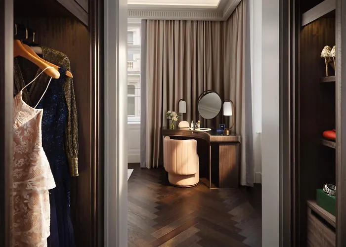 Mandarin Oriental, Hotel